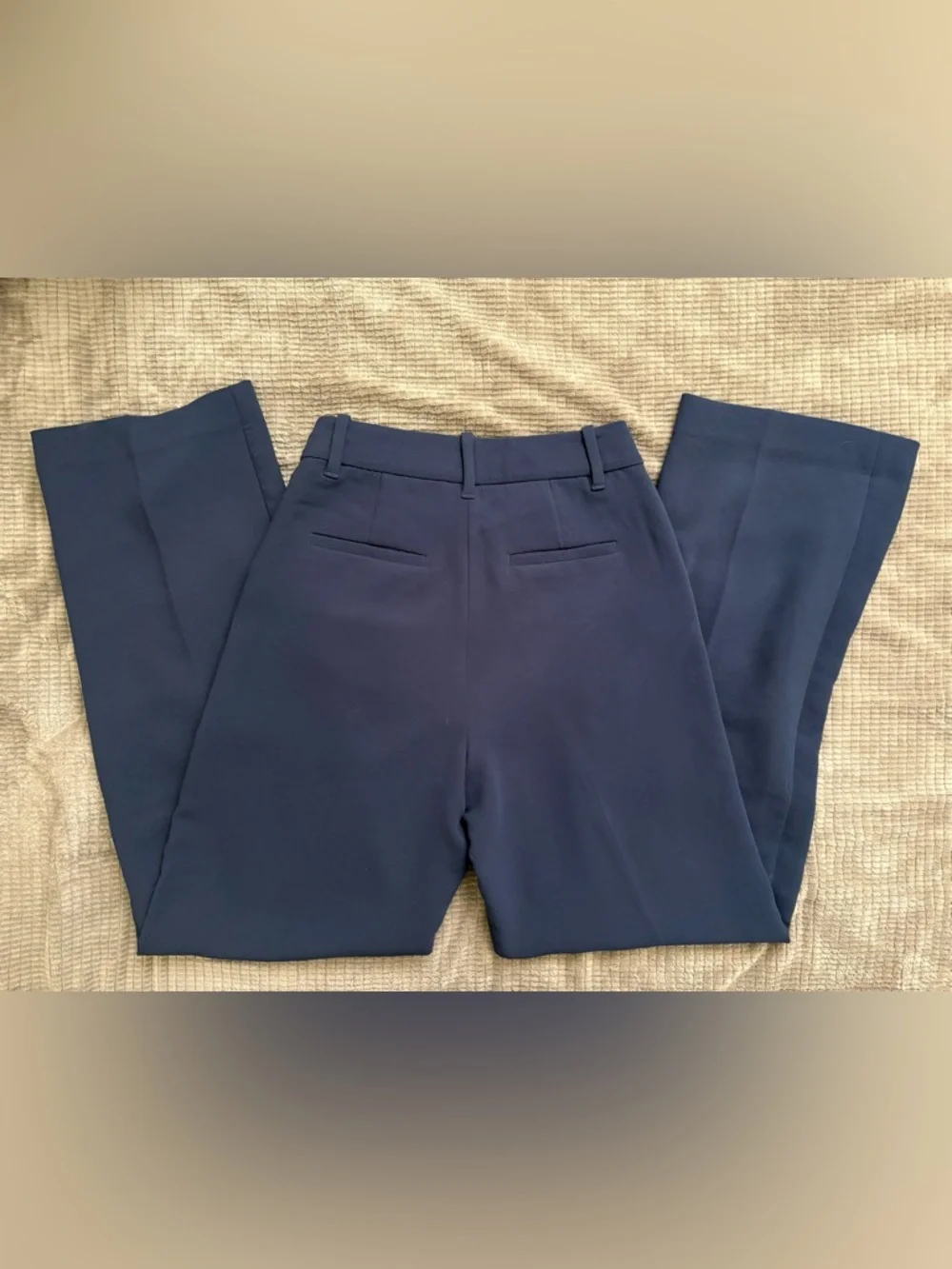 Aritzia The Effortless Pant Crepette - Picture 6 of 7